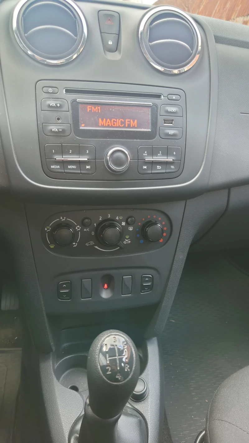 Dacia Logan 1.5 dCi, снимка 8 - Автомобили и джипове - 52966617