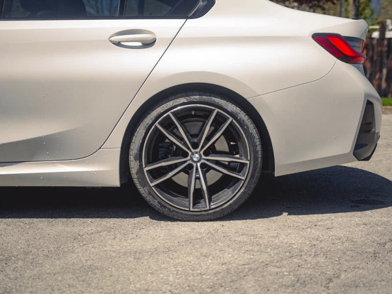 BMW 330 I * M-Package* * HeadUp* AвтоКредит* (ЦЕНА ДО БГ) - изображение 8