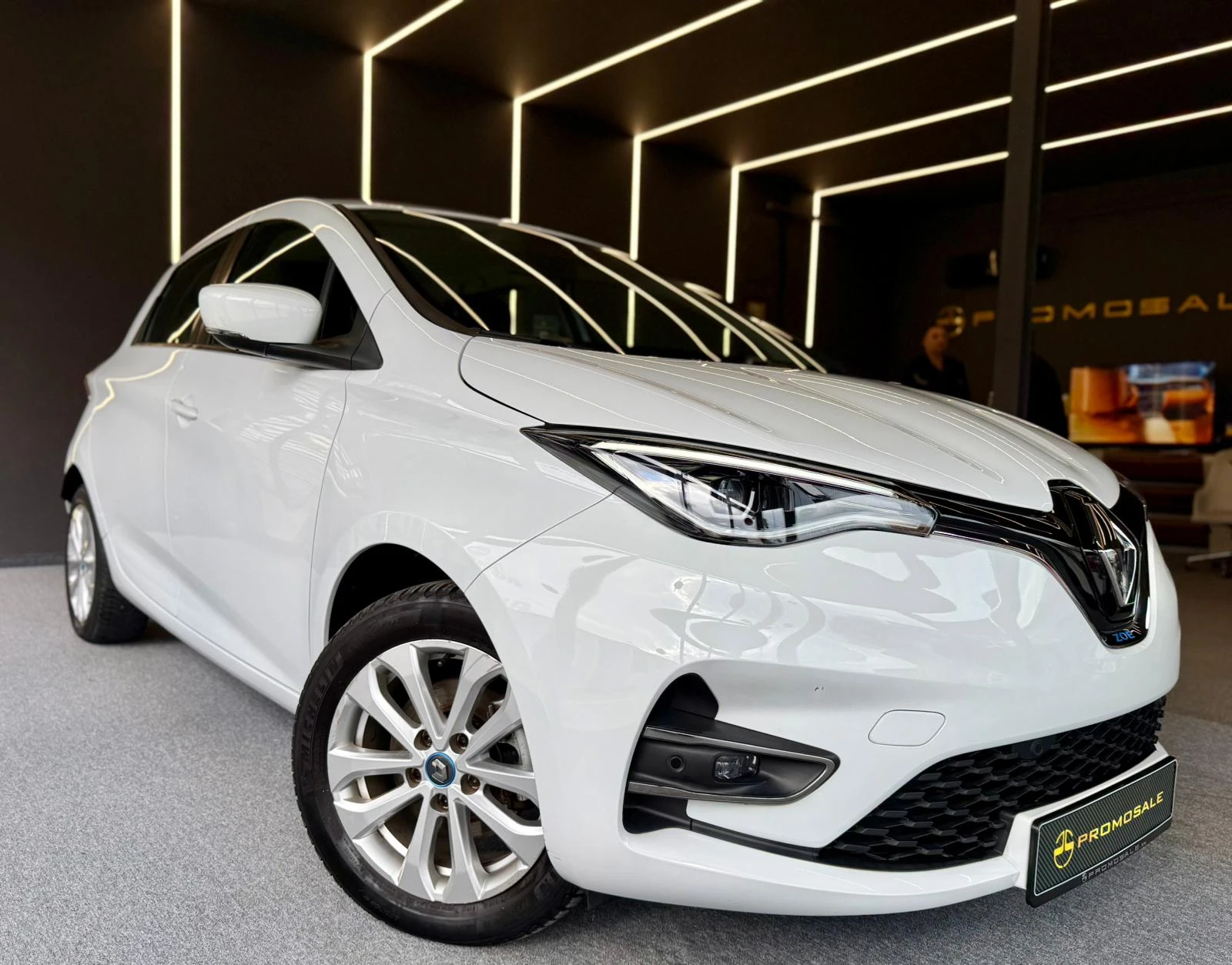 Renault Zoe 52KW* Подгреви* Гаранция* Лизинг* Led Pure Vison* , снимка 1