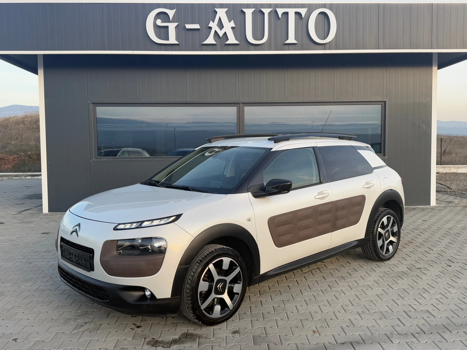 Citroen C4 Cactus 1.2i euro 6 Собствен лизинг !!! , снимка 1