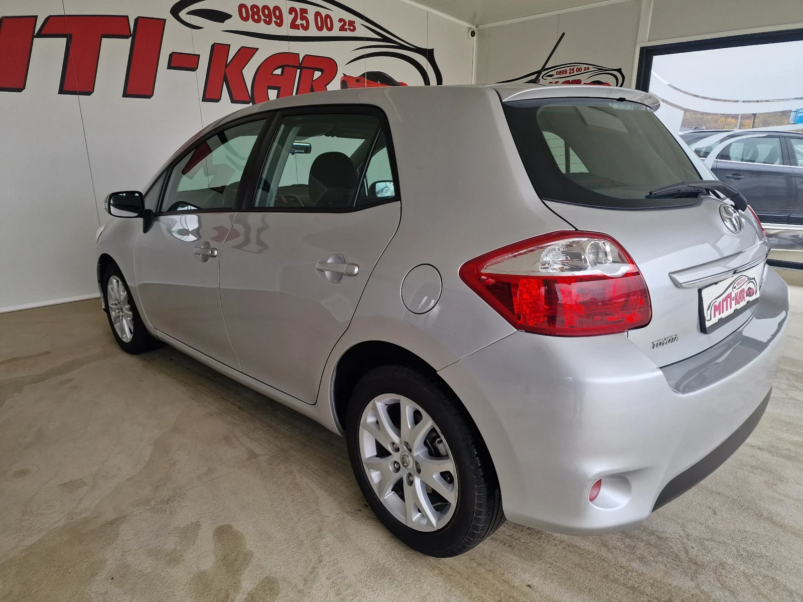 Toyota Auris 1.4 90kc AUTOMAT 130000km ТОР - изображение 5