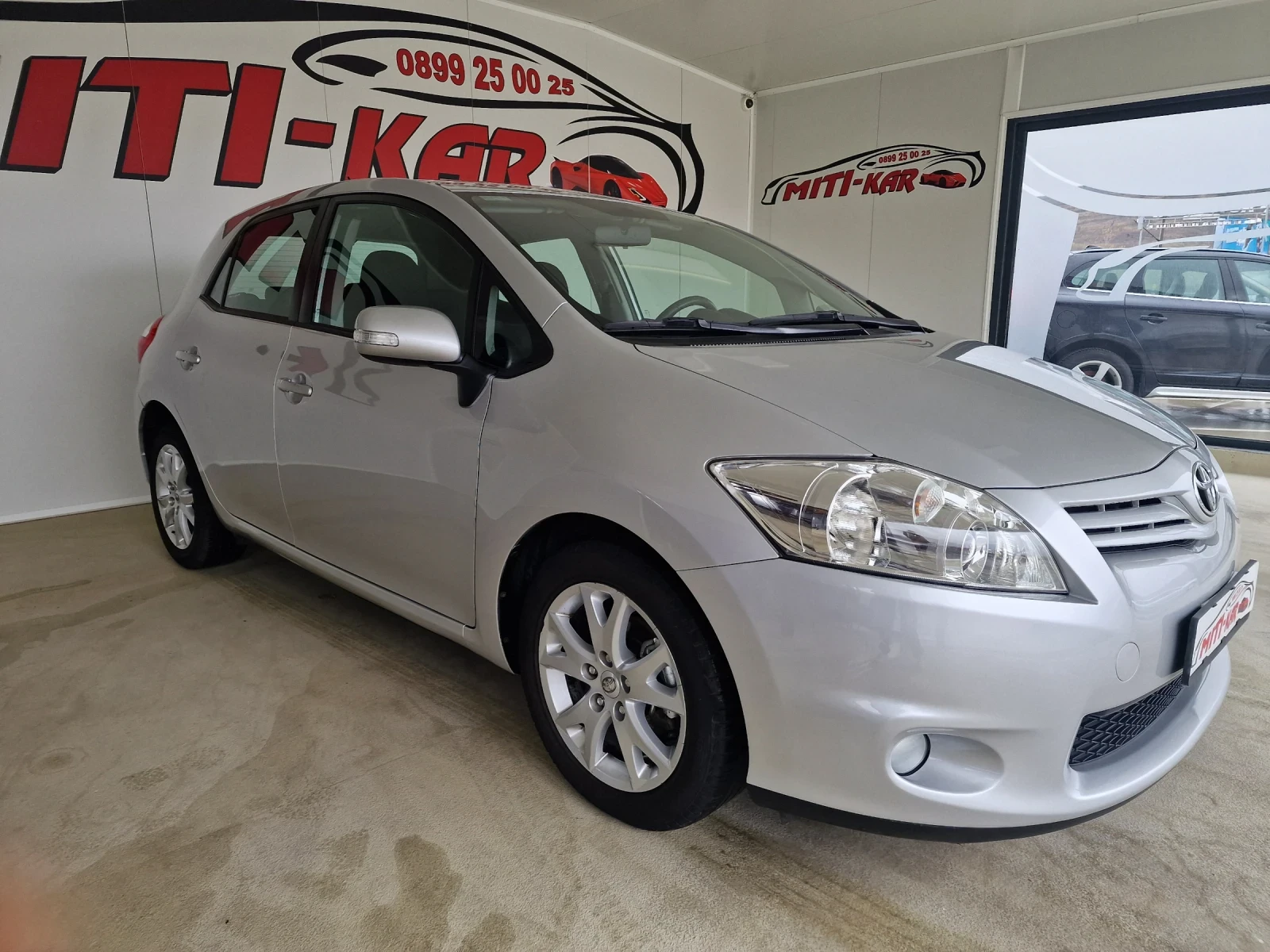 Toyota Auris 1.4 90kc AUTOMAT 130000km ТОР - изображение 2