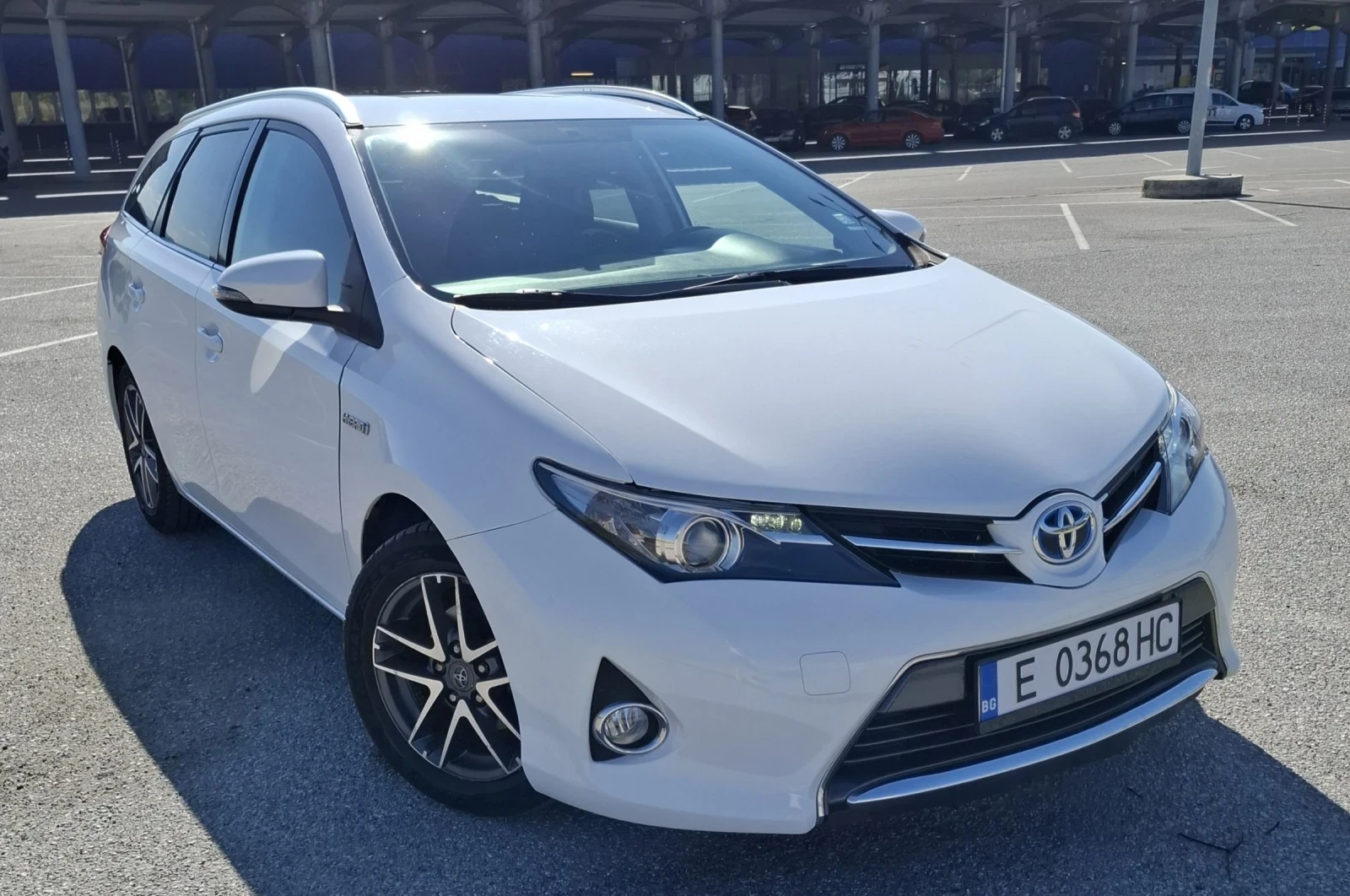 Toyota Auris 1.8 Hybrid - изображение 2