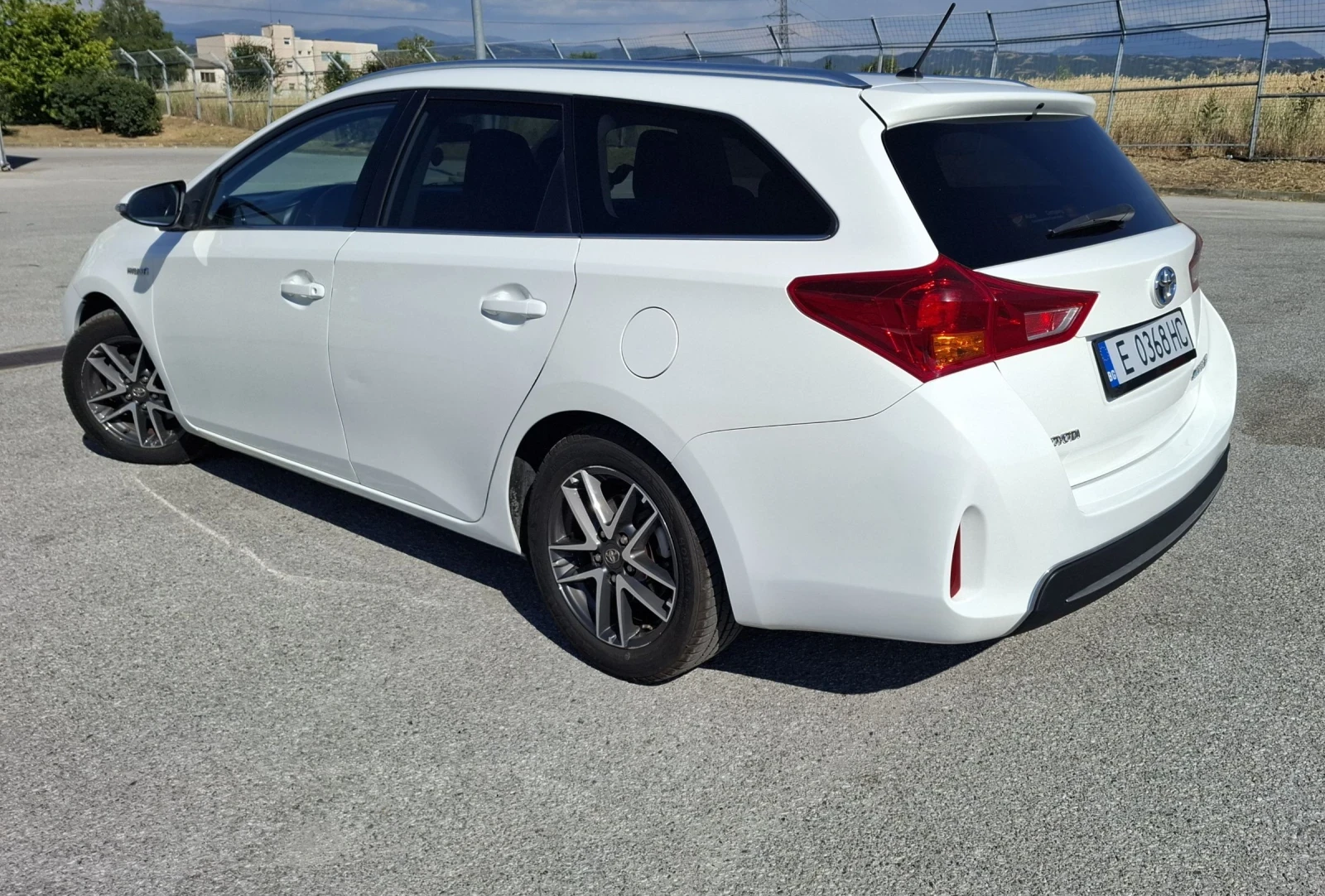 Toyota Auris 1.8 Hybrid - изображение 6