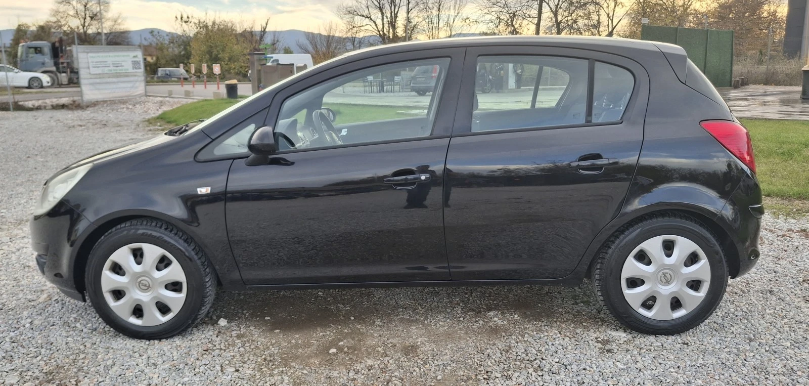 Opel Corsa Edition 1.2i 80PS - изображение 8