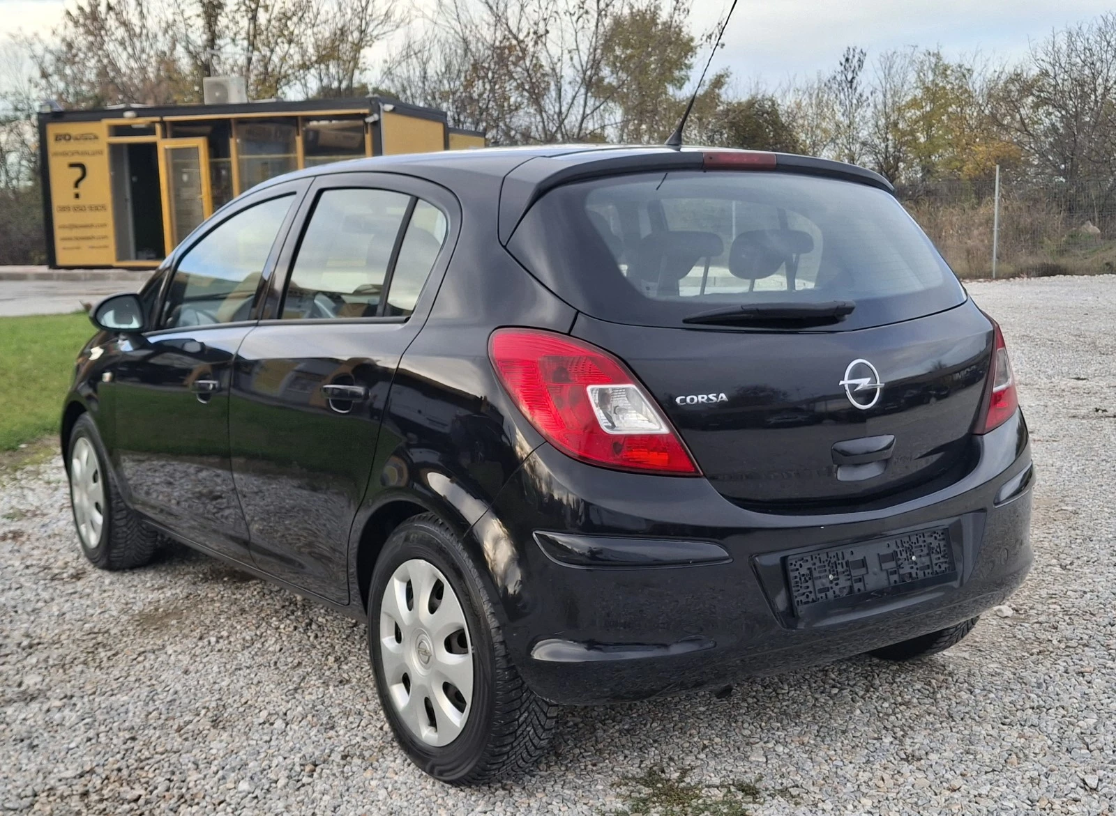 Opel Corsa Edition 1.2i 80PS - изображение 7