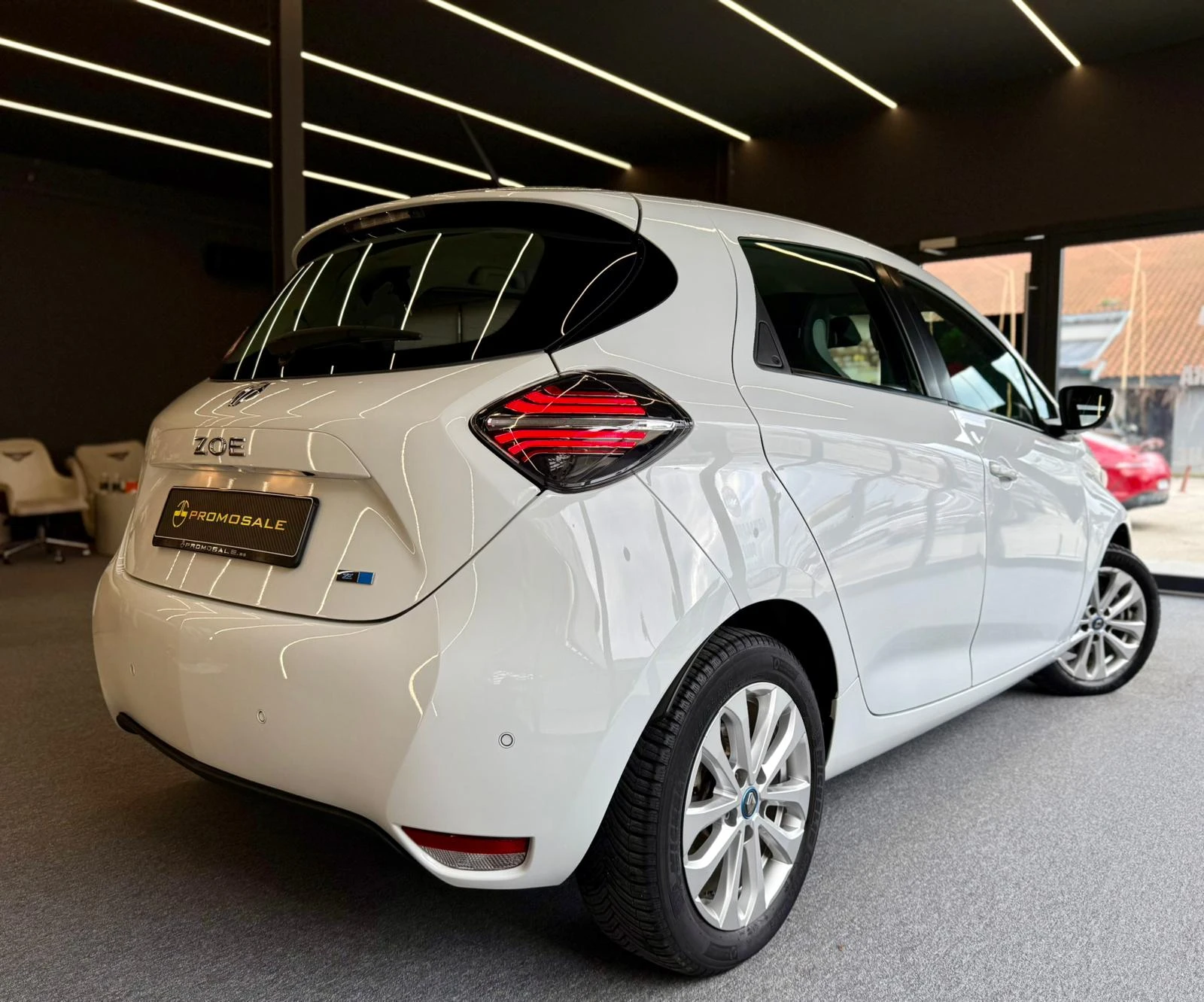 Renault Zoe 52KW* Подгреви* Гаранция* Лизинг* Led Pure Vison*  - изображение 6