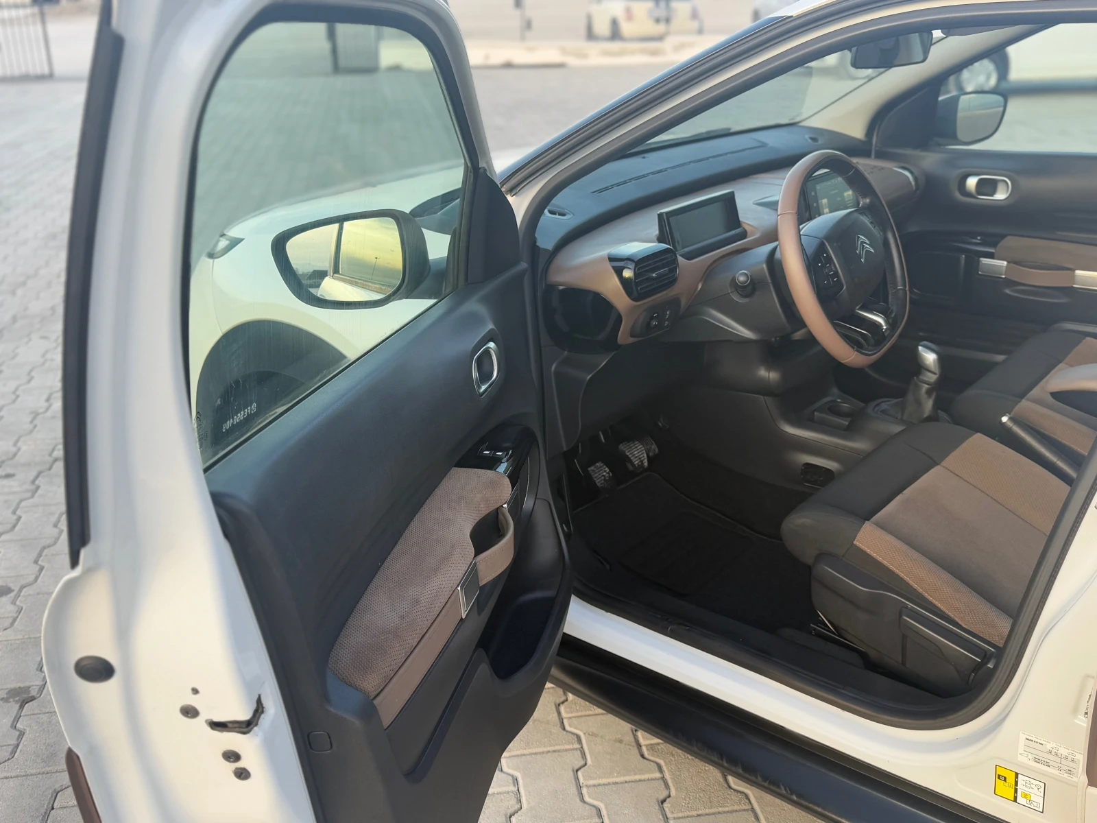 Citroen C4 Cactus 1.2i euro 6 Собствен лизинг !!!  - изображение 9