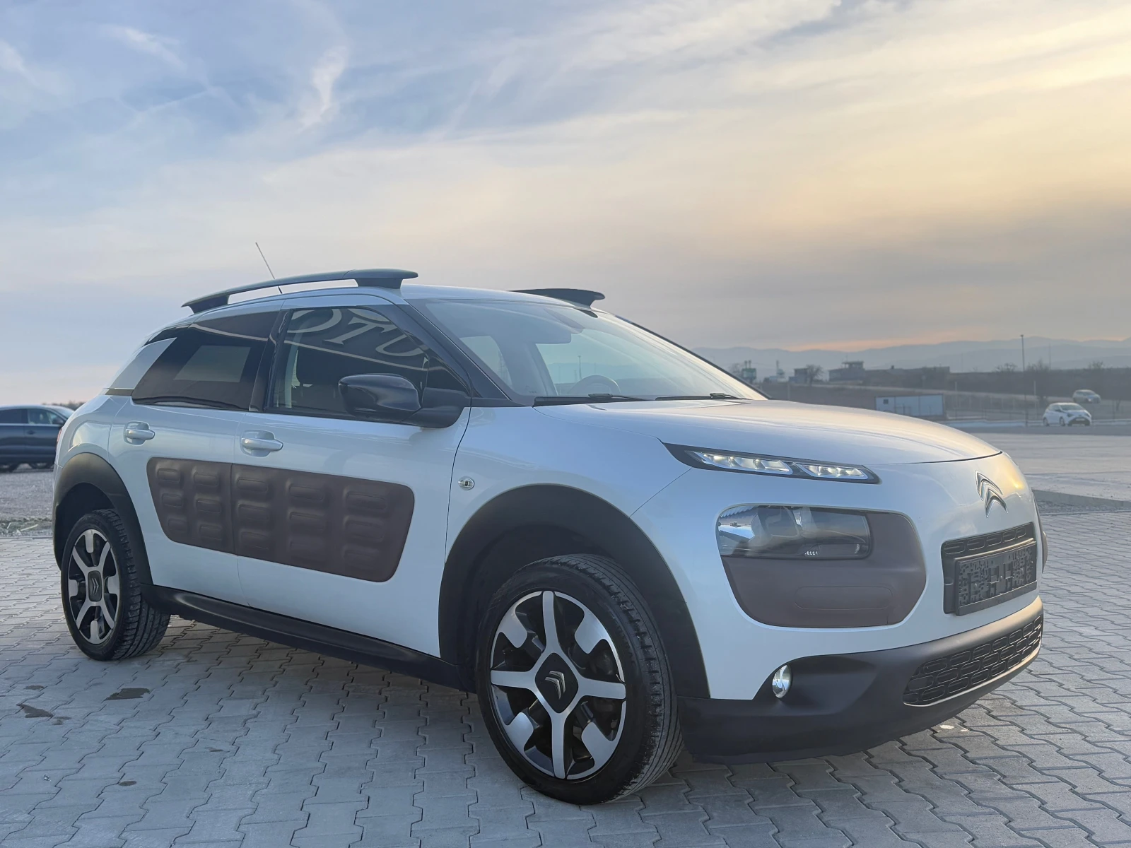 Citroen C4 Cactus 1.2i euro 6 Собствен лизинг !!!  - изображение 3