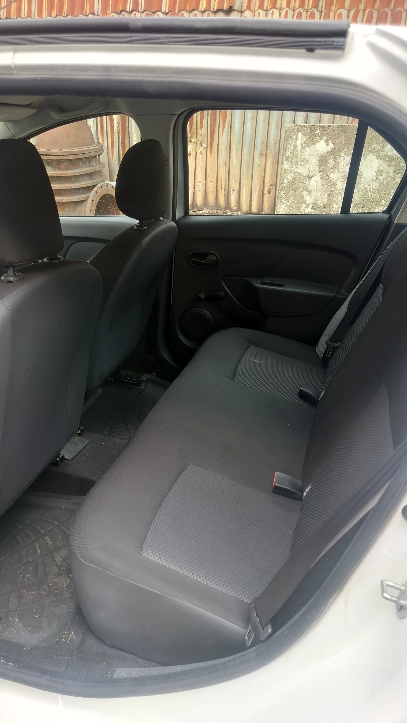 Dacia Logan 1.5 dCi - изображение 5