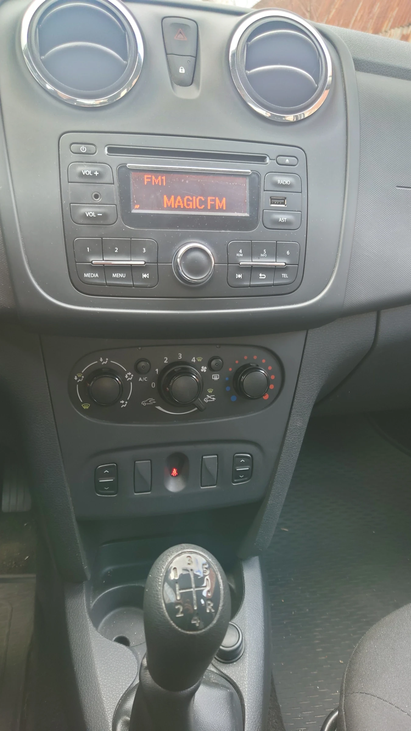 Dacia Logan 1.5 dCi - изображение 8