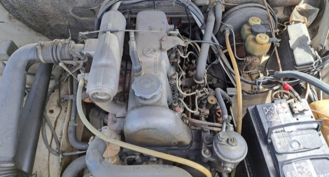 Mercedes-Benz 115 220D, снимка 13 - Автомобили и джипове - 54098742