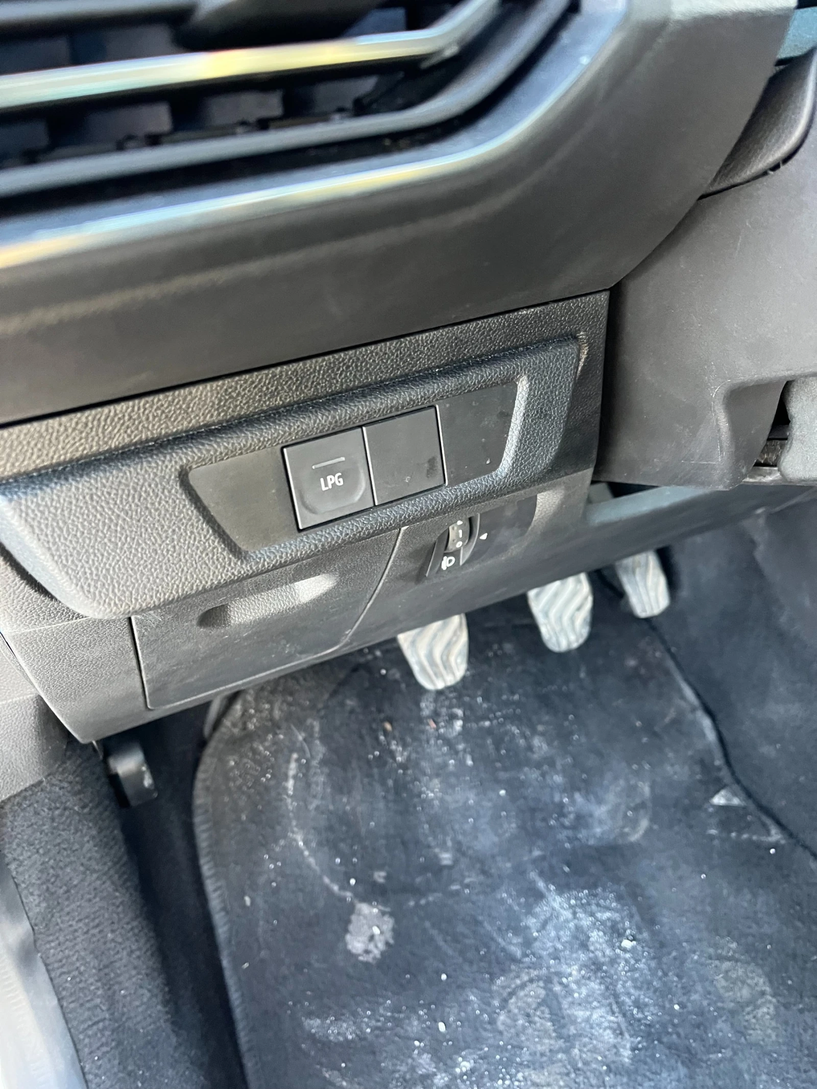 Dacia Sandero 1.0, снимка 8 - Автомобили и джипове - 54910466