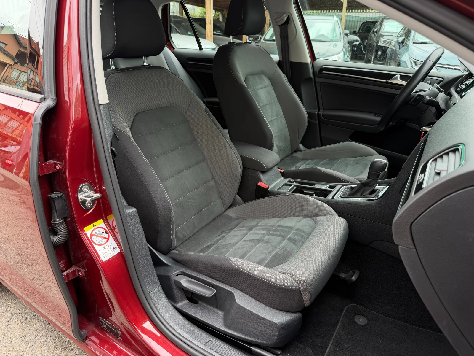 VW Golf 2.0TDI* 150к.с* СЕРВИЗНА КНИЖКА С ПЪЛНА ИСТОРИЯ В , снимка 13 - Автомобили и джипове - 55448068