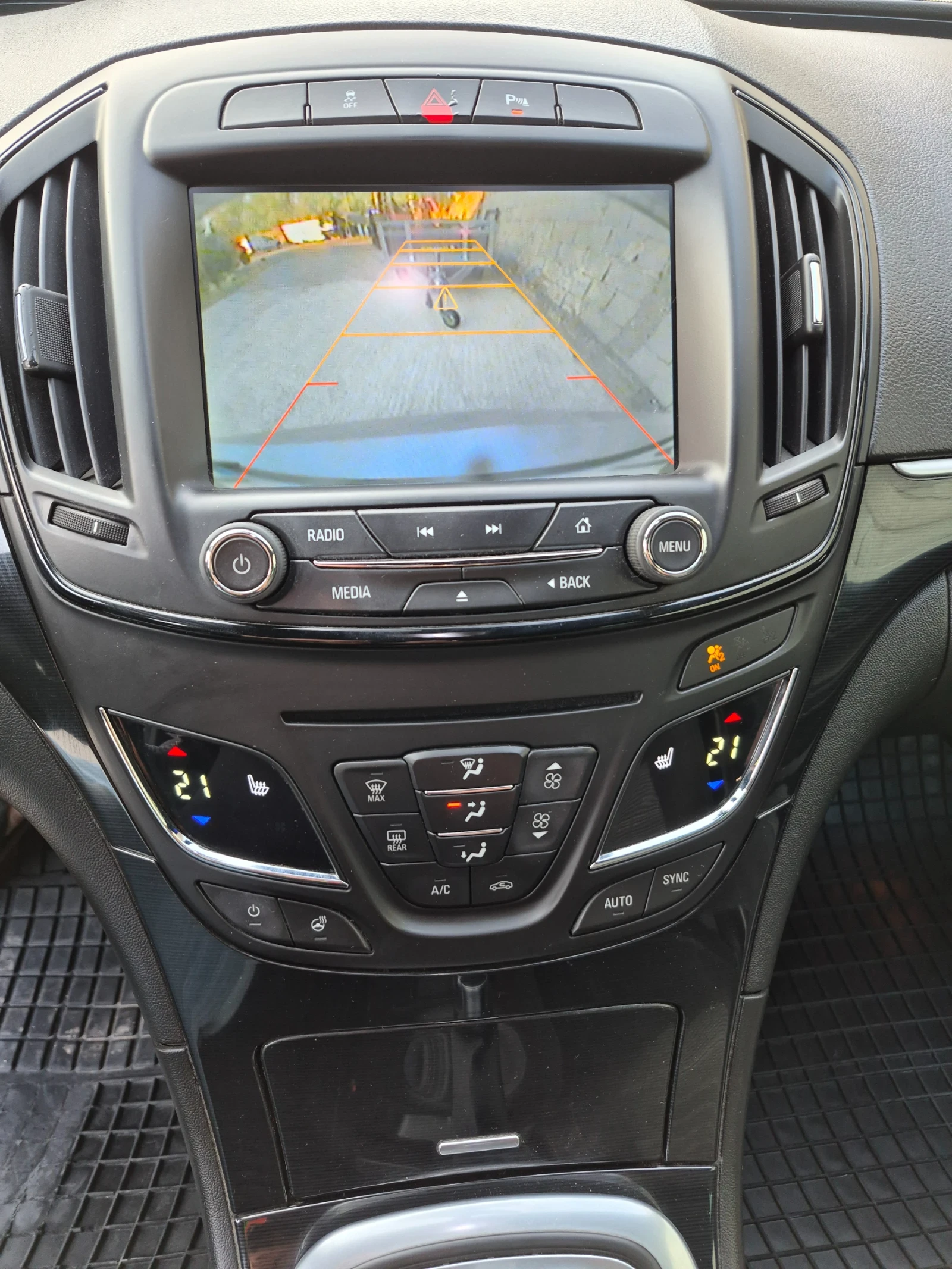 Opel Insignia 2.0 CDTI Фейслифт, снимка 11 - Автомобили и джипове - 56010063
