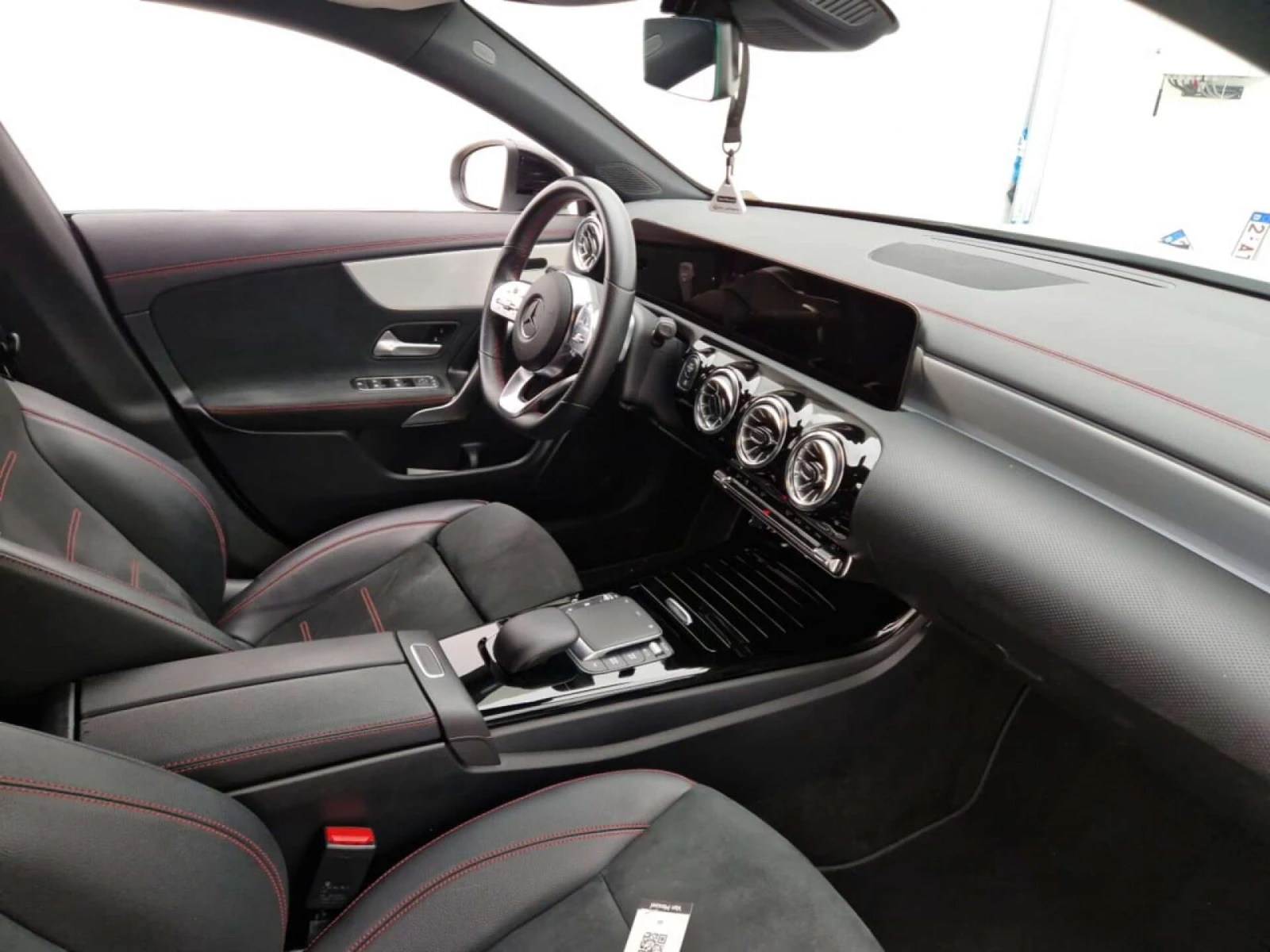 Mercedes-Benz CLA 250 AMG Night Widescreen Ambient Navi Alcantara , снимка 11 - Автомобили и джипове - 56259523