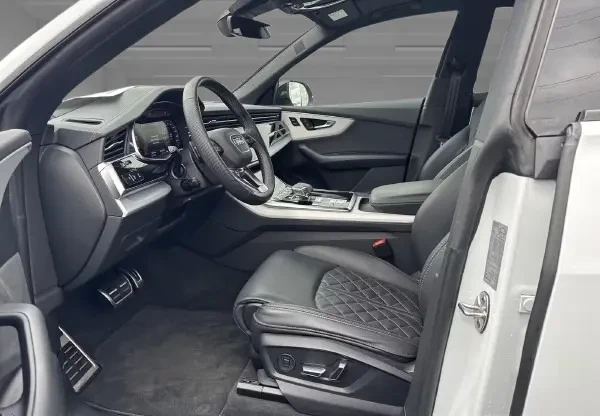 Audi Q8 50 TDI Quattro = S-line = Black OpticPlus Гаранция, снимка 6 - Автомобили и джипове - 54441657