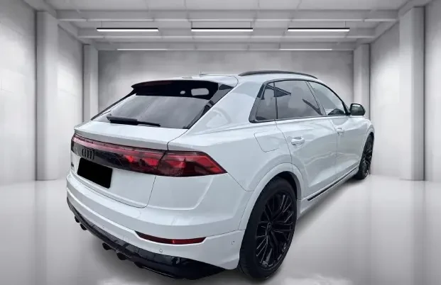 Audi Q8 50 TDI Quattro = S-line = Black OpticPlus Гаранция, снимка 4 - Автомобили и джипове - 54441657