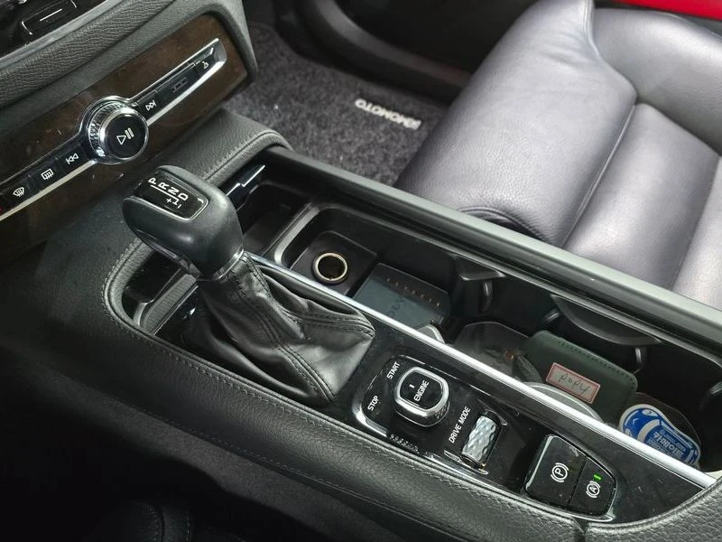 Volvo Xc90 D5 Momentum , снимка 9 - Автомобили и джипове - 55315409