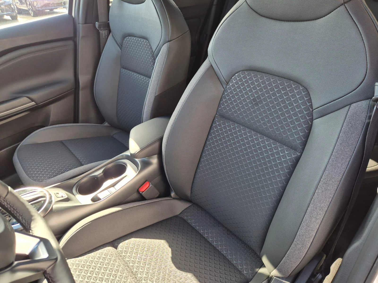 Nissan Juke 1.0, снимка 15 - Автомобили и джипове - 54365300