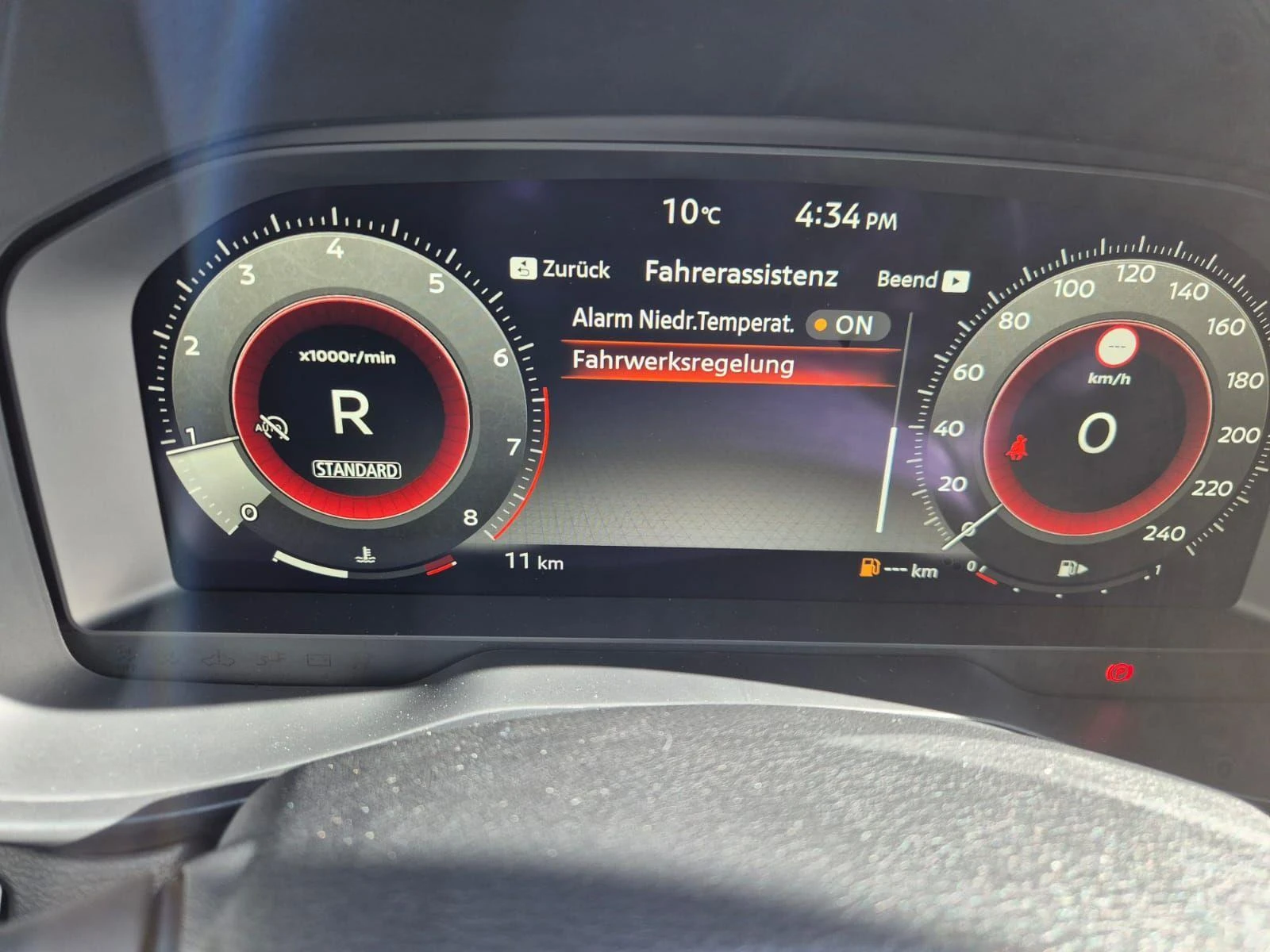 Nissan Juke 1.0, снимка 8 - Автомобили и джипове - 54365300