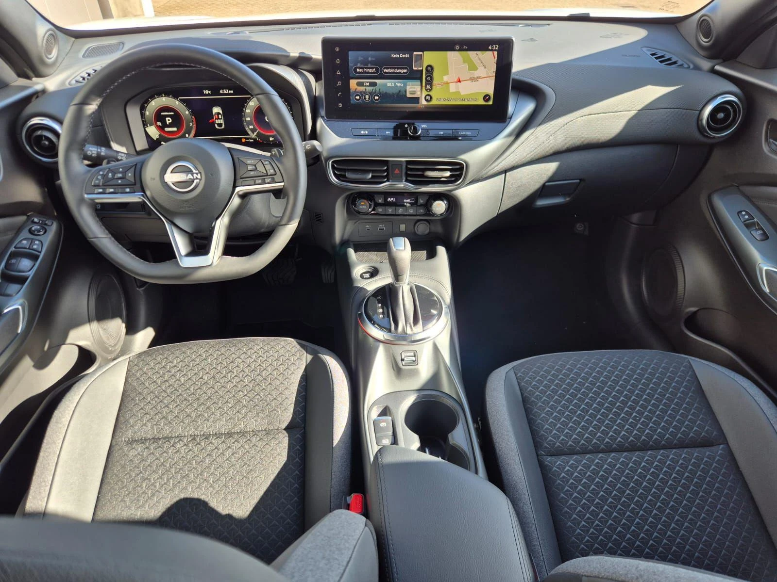 Nissan Juke 1.0, снимка 6 - Автомобили и джипове - 54365300