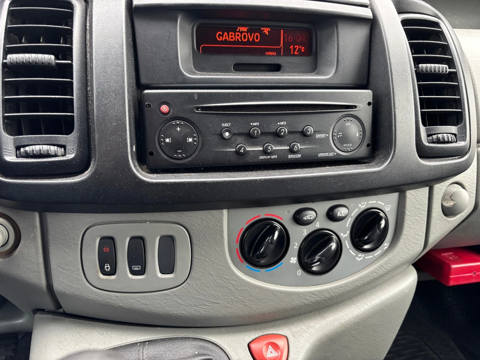 Renault Trafic 2.0 maxi. klima., снимка 7 - Бусове и автобуси - 54216811