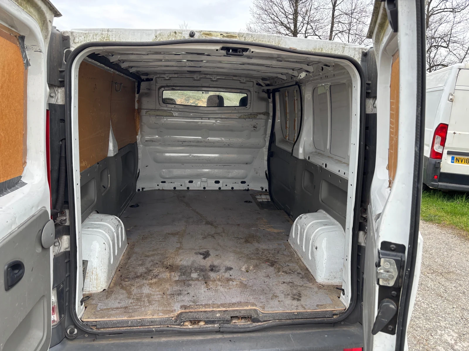 Renault Trafic 2.0 maxi. klima., снимка 8 - Бусове и автобуси - 54216811