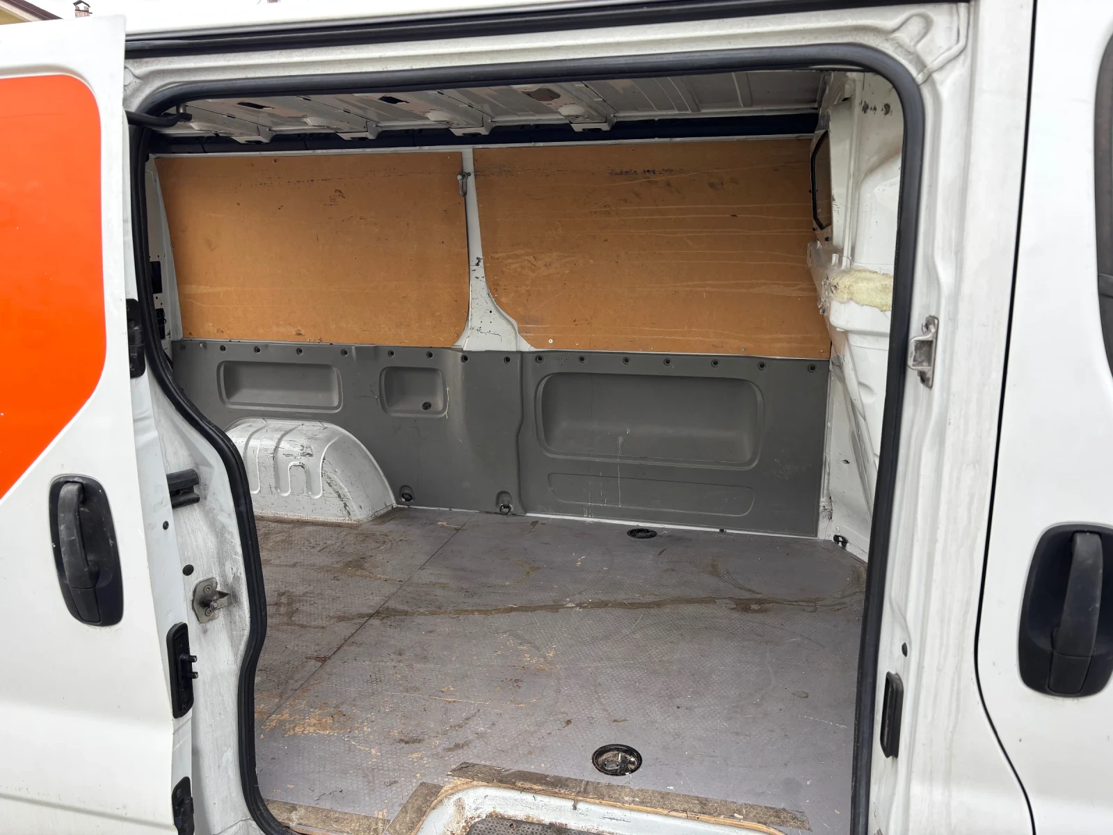 Renault Trafic 2.0 maxi. klima., снимка 9 - Бусове и автобуси - 54216811