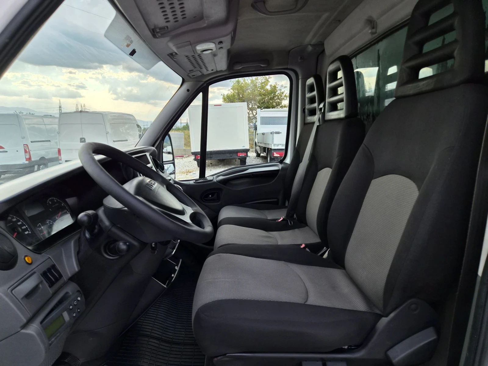 Iveco Daily 35c13 * ХЛАДИЛЕН * Падаща борд * 4.20м * До 3.5Тон, снимка 9 - Бусове и автобуси - 55619083