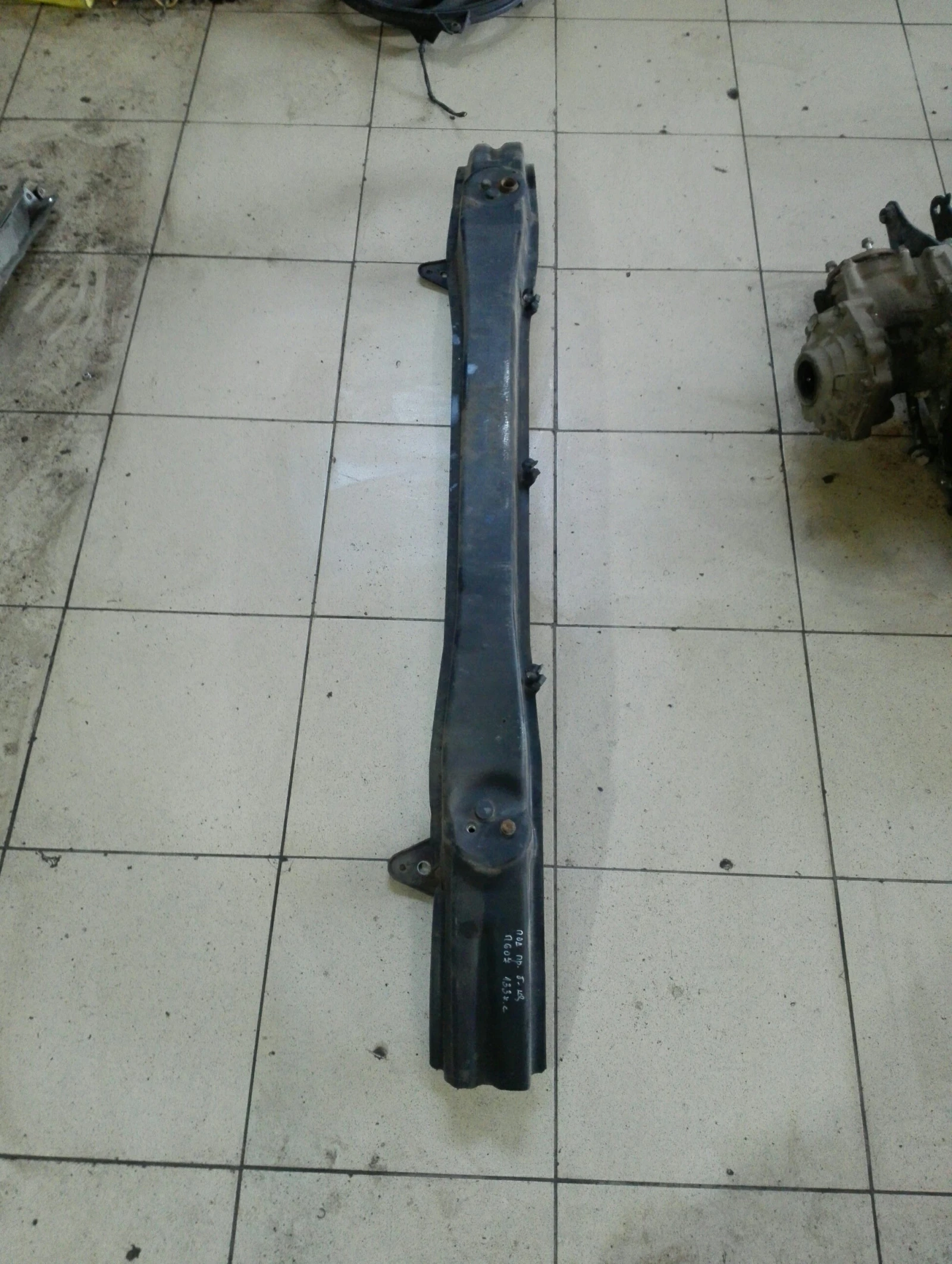 Греда под предна броня Пежо 607