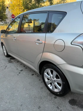 Обява за продажба на Toyota Corolla verso 2.2d4d ~6 699 лв. - изображение 3