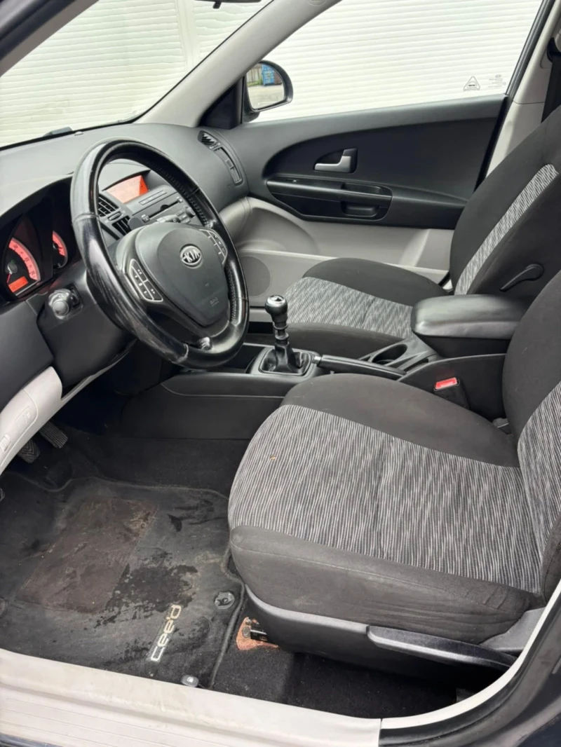 Kia Ceed 1.4, снимка 6 - Автомобили и джипове - 53075767