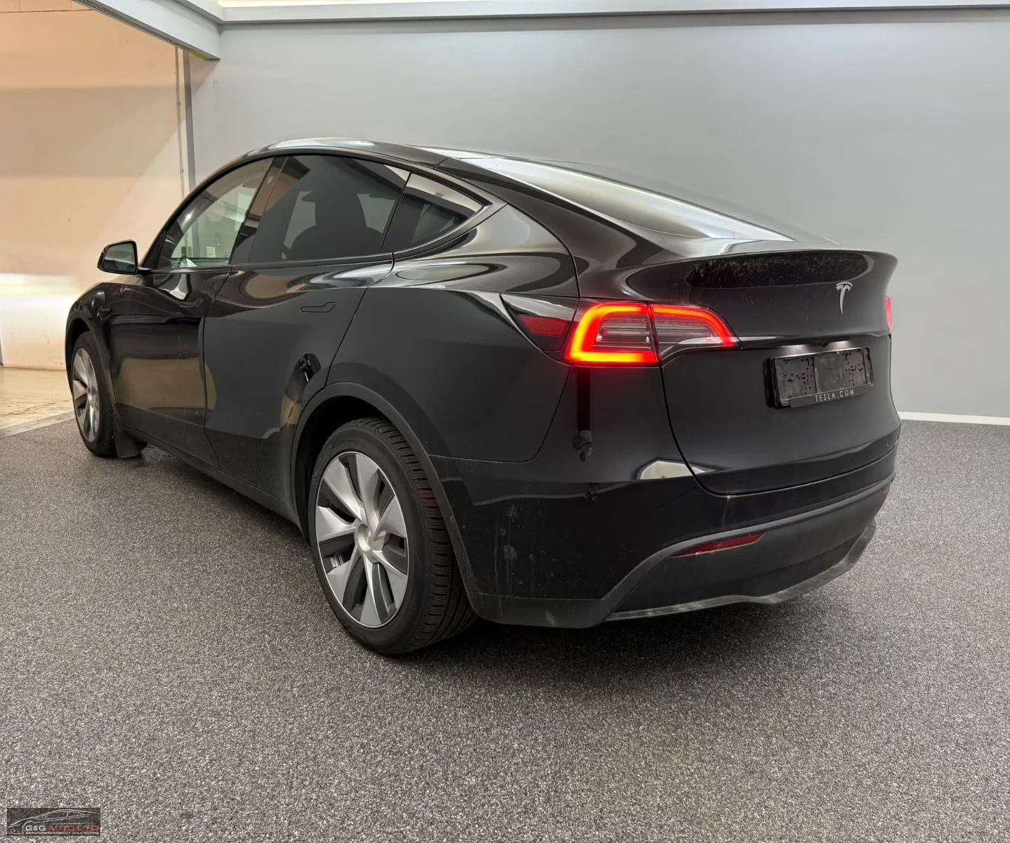 Tesla Model Y LONG-RANGE/RWD/347HP/PANO/CARPLAY/AMBI/MEMORY/289f - изображение 4
