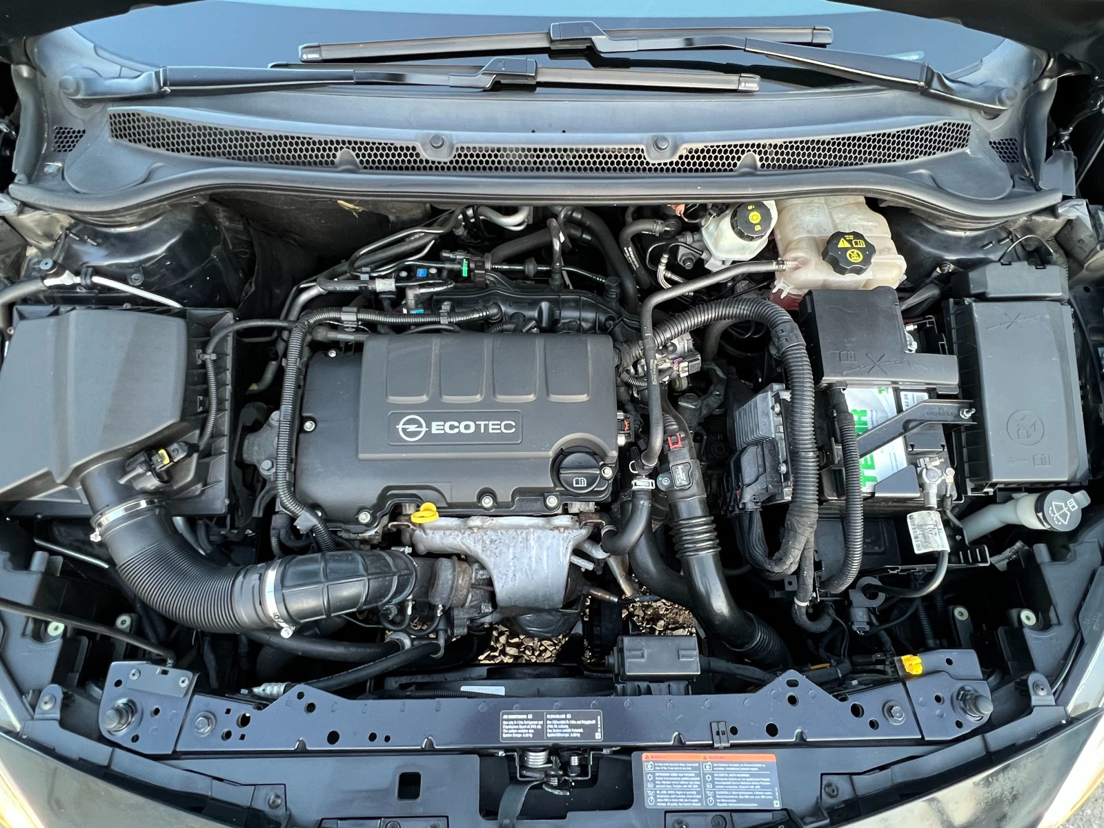 Opel Astra 1.4T COSMO/Кожа/Сервизна история/ТОП СЪСТОЯНИЕ/ - изображение 9
