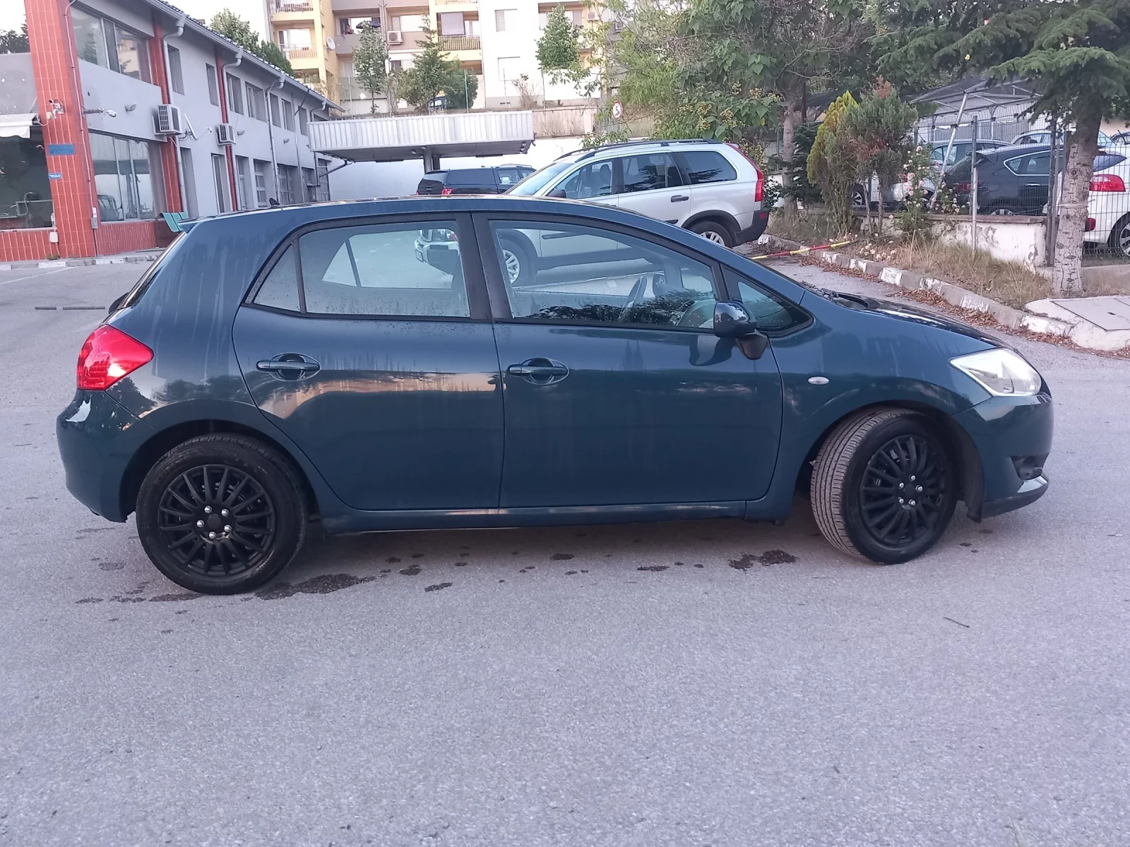 Toyota Auris 1.4  бензин100 кс - изображение 5