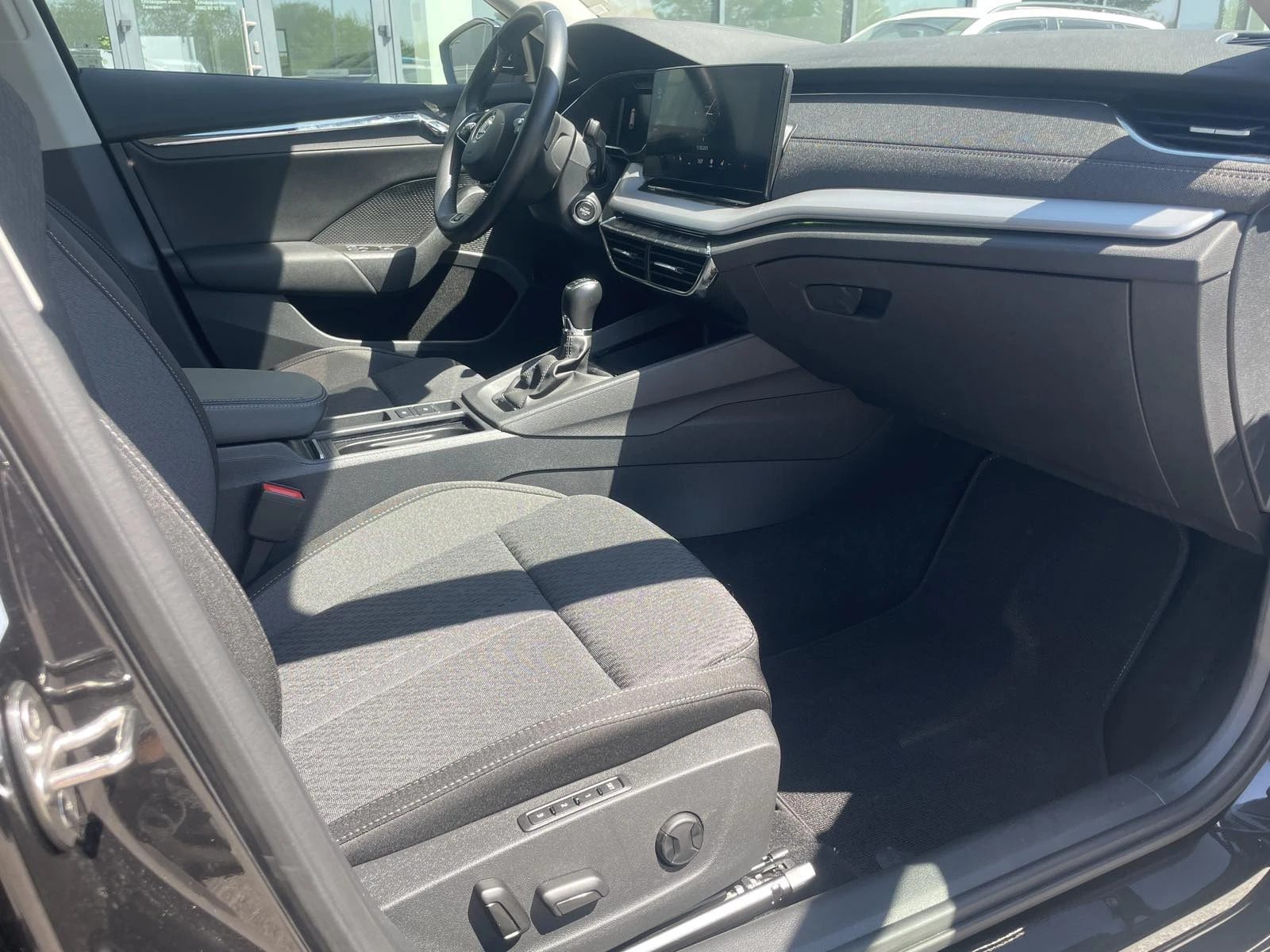 Skoda Octavia  Combi Style 1.5 TSI 150 к.с. 6MT - изображение 8