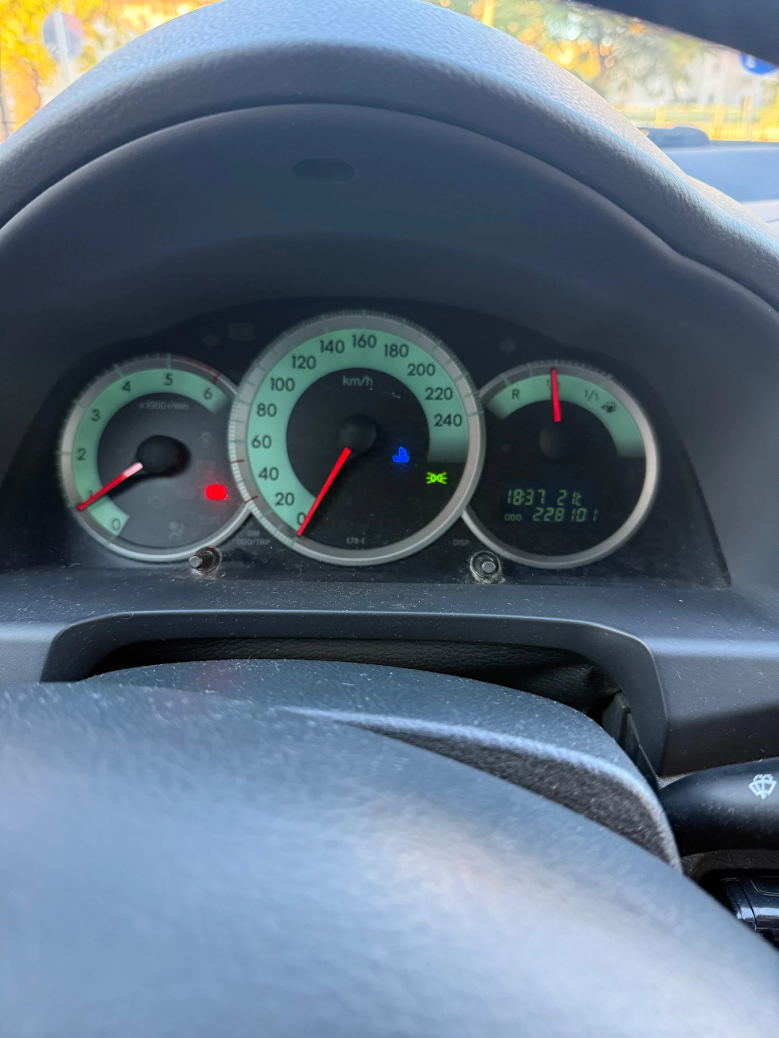 Toyota Corolla verso 2.2d4d - изображение 10
