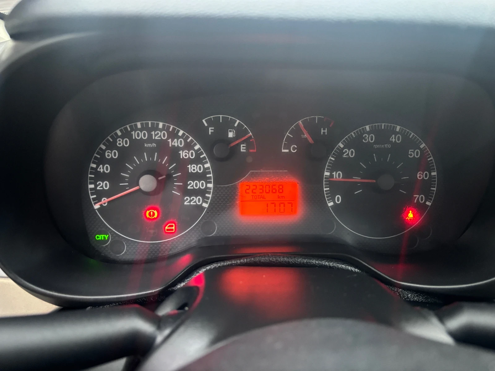 Fiat Punto 2006* 1.4+ ВС.ПЛАТЕНО-ОБСЛУЖЕНА+ З.ГУМИ - изображение 6