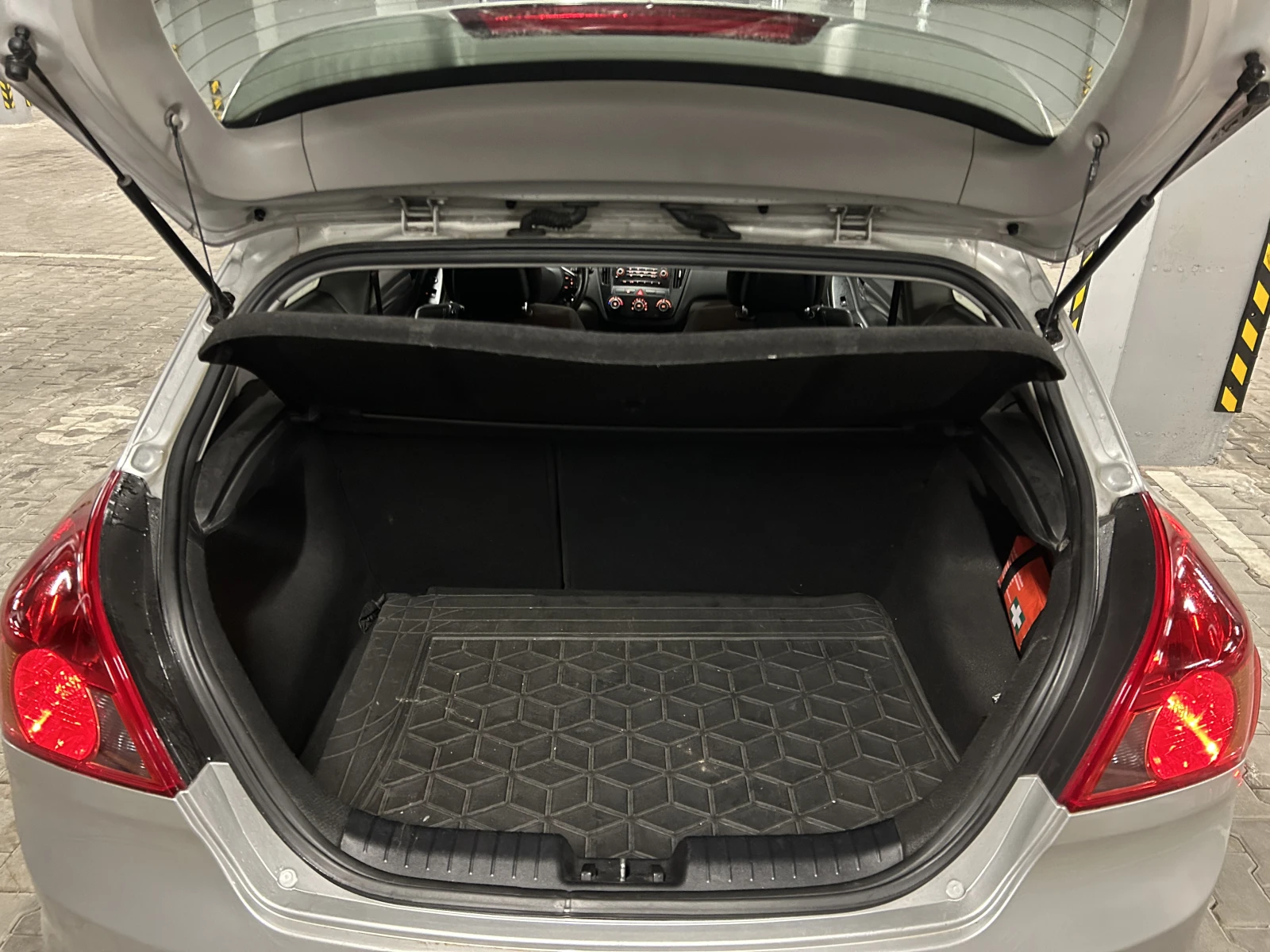 Kia Pro ceed 1.6 бензин, снимка 11 - Автомобили и джипове - 53481219