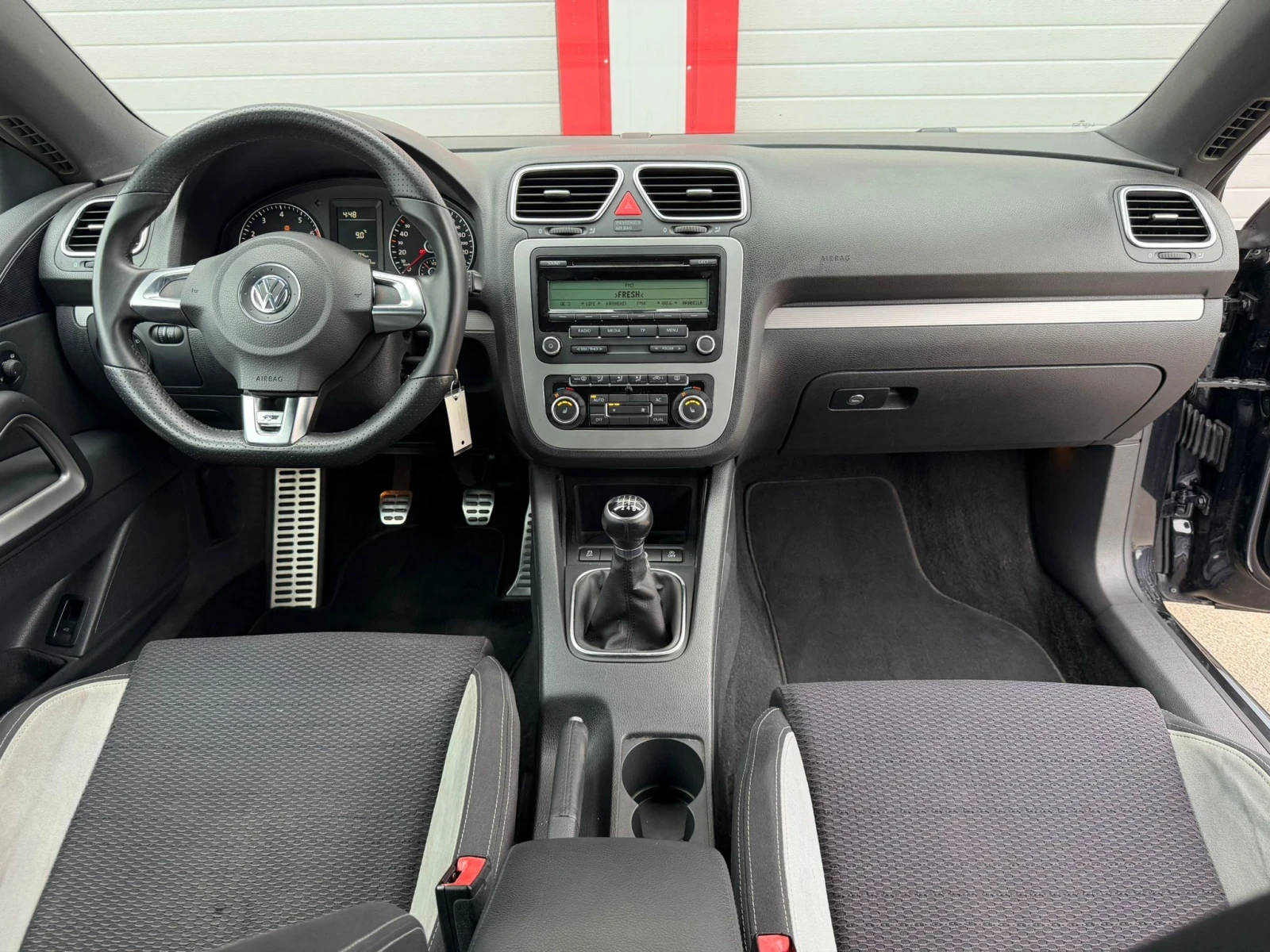 VW Scirocco 1.4I R-LINE KLIMATRONIK 6-СКОРОСТИ EVRO 5A ЛИЗИНГ, снимка 14 - Автомобили и джипове - 53975467