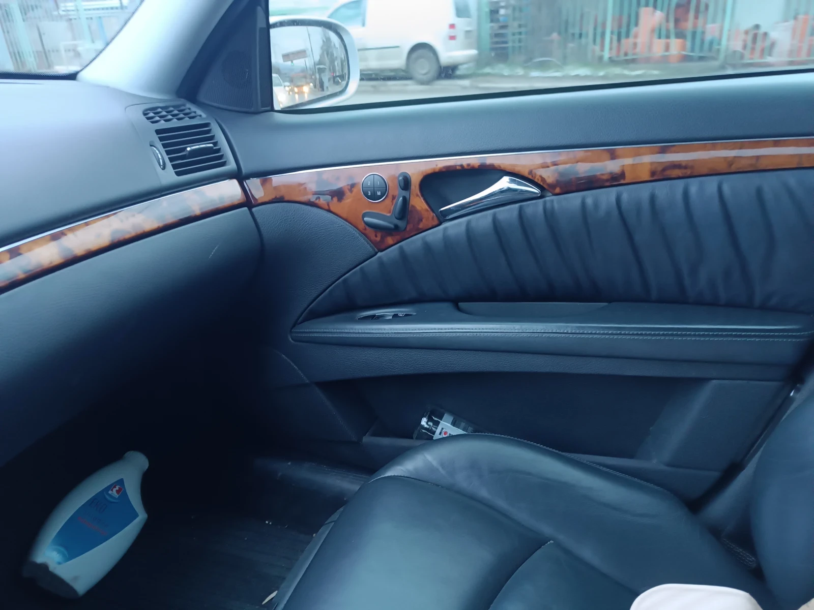 Mercedes-Benz E 320, снимка 11 - Автомобили и джипове - 54150610