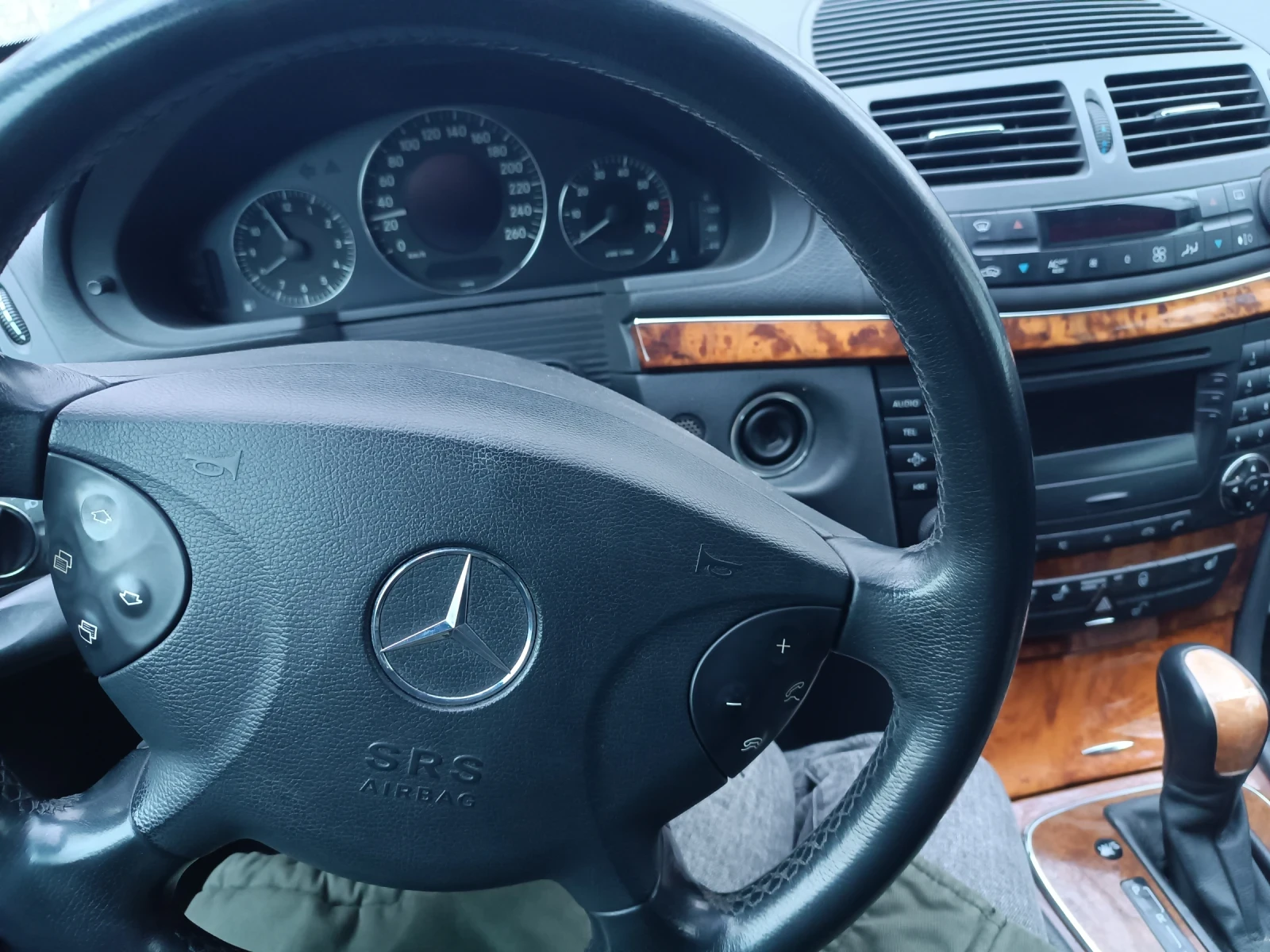 Mercedes-Benz E 320, снимка 7 - Автомобили и джипове - 54150610