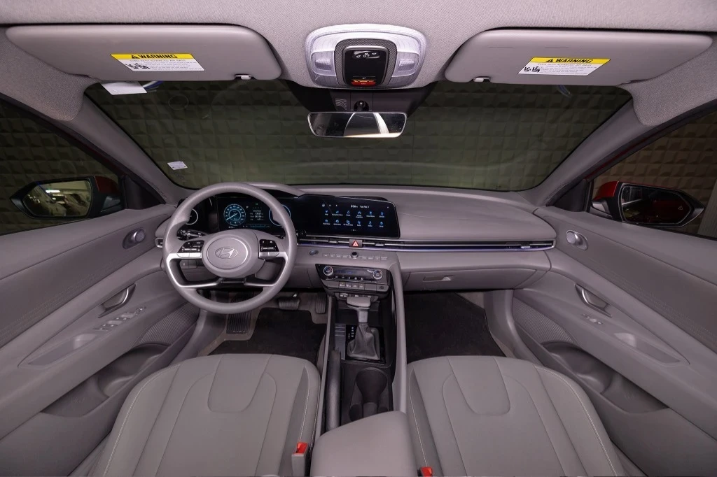 Hyundai Elantra, снимка 8 - Автомобили и джипове - 54353588