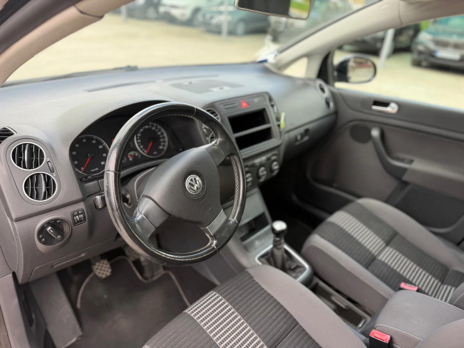 VW Golf Plus Benzin/Gaz/184000km, снимка 12 - Автомобили и джипове - 55010441