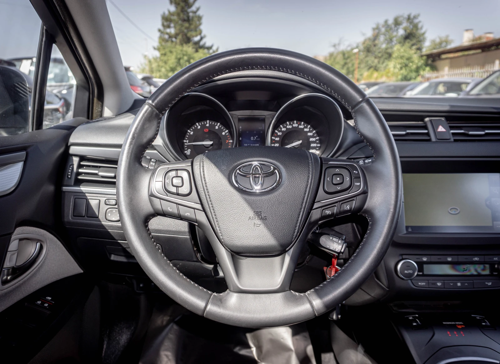 Toyota Avensis 1.8 бензин! ПАНО! ТОП! С ГАРАНЦИЯ! , снимка 9 - Автомобили и джипове - 55842789