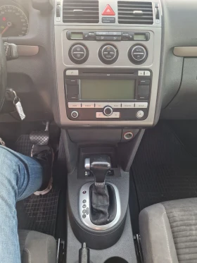 VW Touran 2.0 ТДИ АВТОМАТ, снимка 14