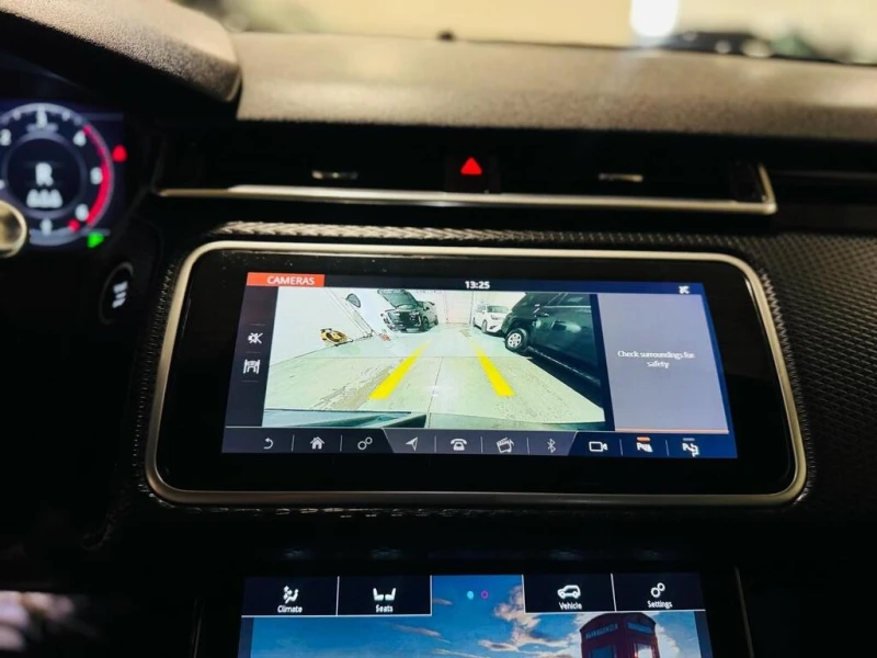 Land Rover Range Rover Velar * R Dynamic SE * CARFAX * ЦЕНА ДО БГ, снимка 13 - Автомобили и джипове - 52924144