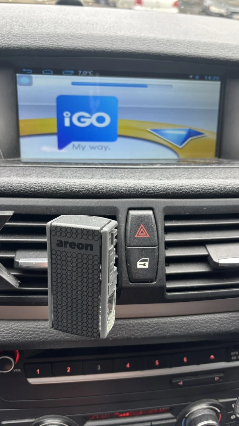 BMW X1, снимка 16 - Автомобили и джипове - 53561331