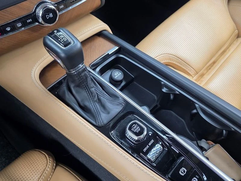 Volvo Xc90 D5 Inscription| 190к.с., снимка 9 - Автомобили и джипове - 56221645